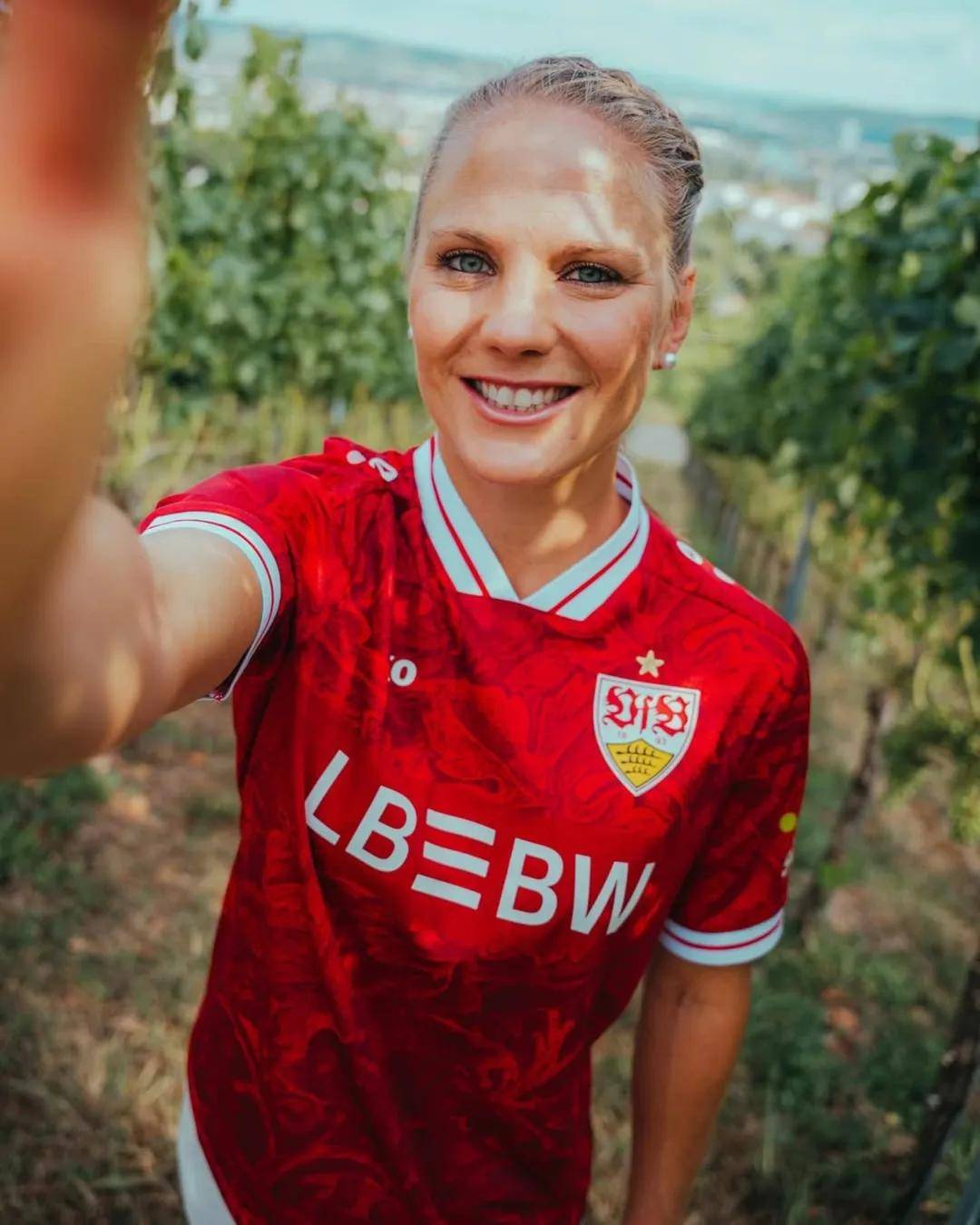 关于斯图加特客场大胜,稳固中游位置的信息 关于斯图加特客场大胜,稳固中游位置的信息