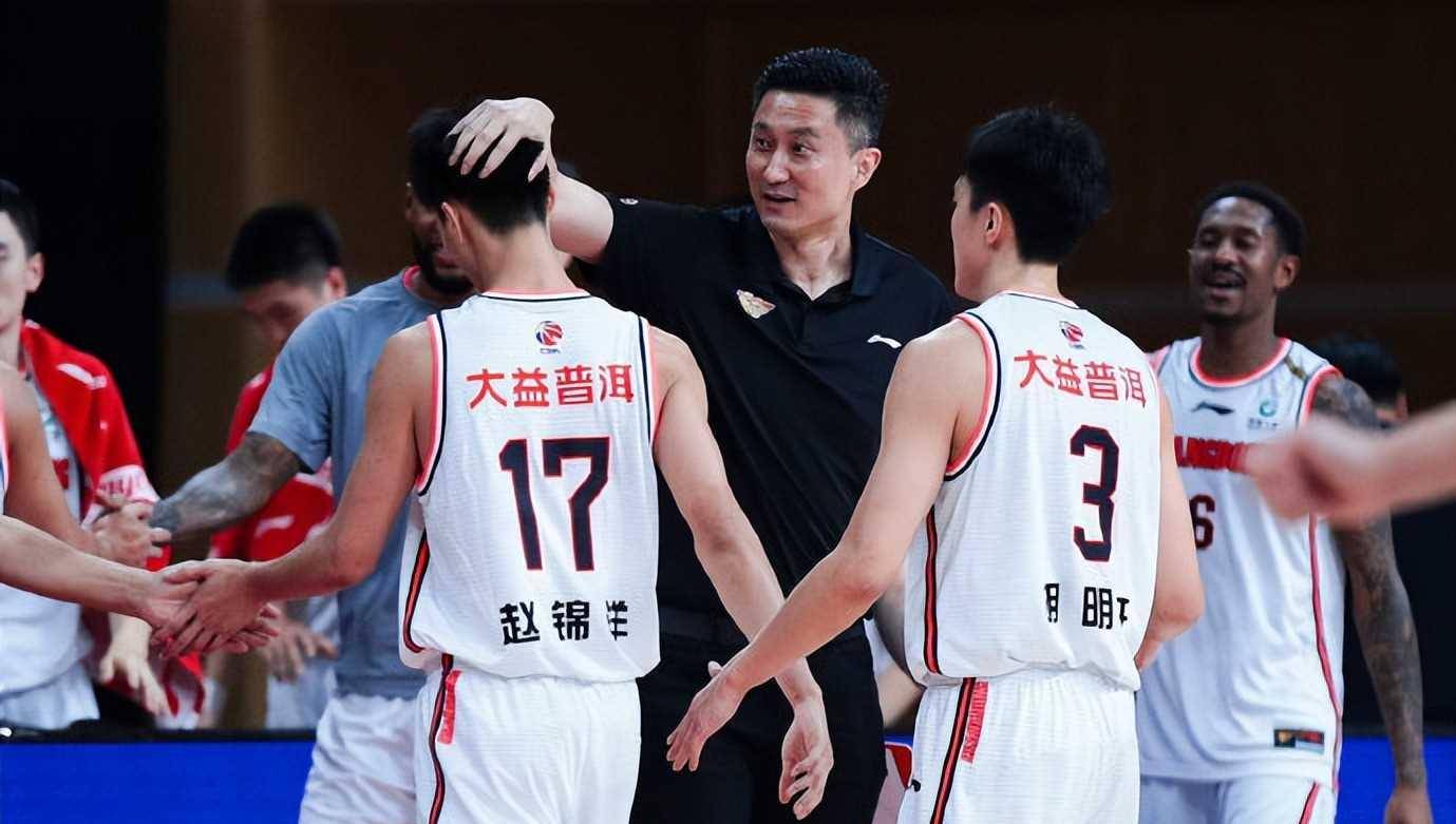 包含新星闪耀球场,助球队连胜朝冠军进发的词条 包含新星闪耀球场,助球队连胜朝冠军进发的词条