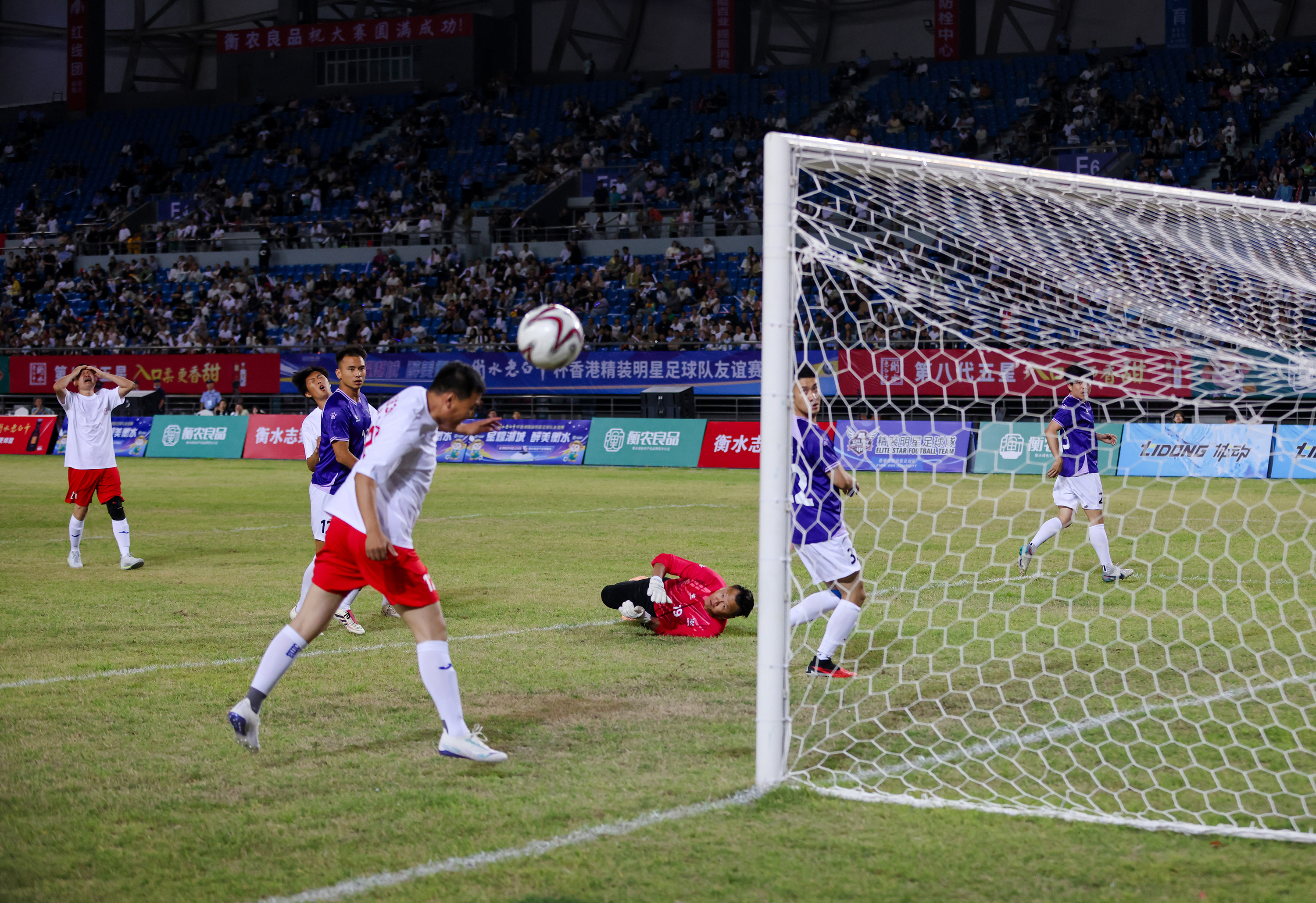 包含球队血拼,足球比赛精彩纷呈的词条 包含球队血拼,足球比赛精彩纷呈的词条