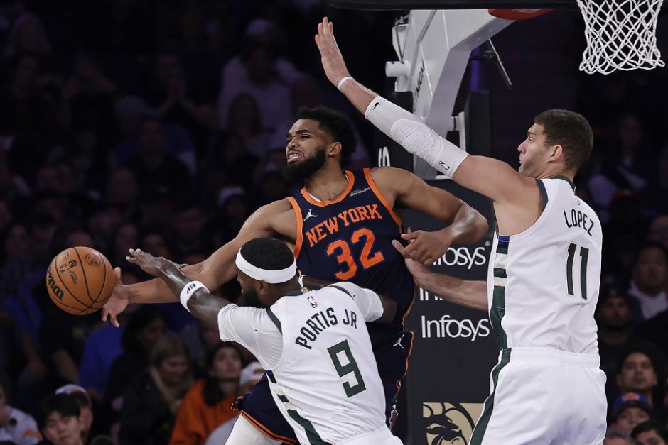 雄鹿主场惨负猛龙,失去领先地位 雄鹿主场惨负猛龙,失去领先地位