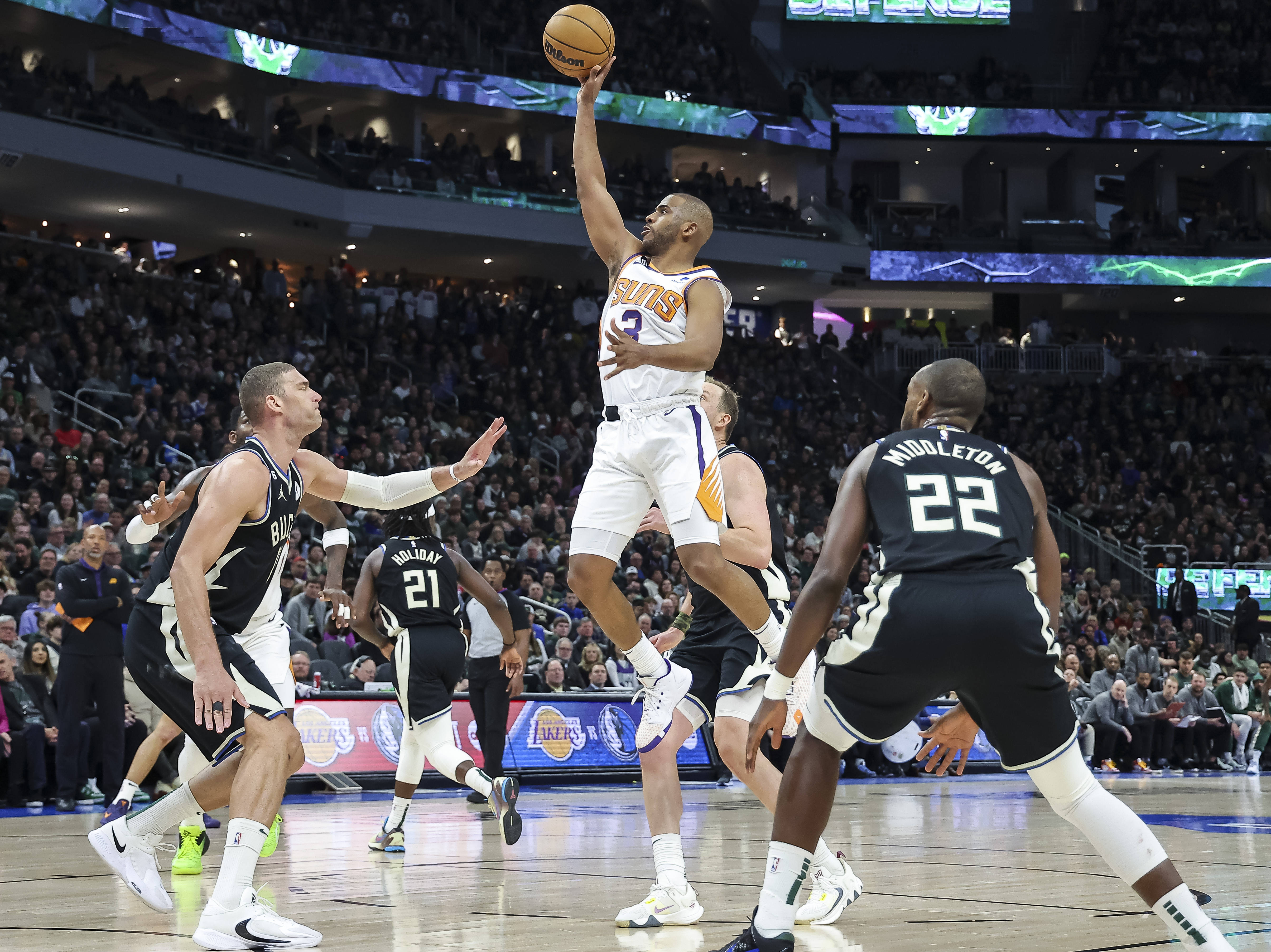 雄鹿队主场全胜,保持不败纪录 雄鹿队主场全胜,保持不败纪录