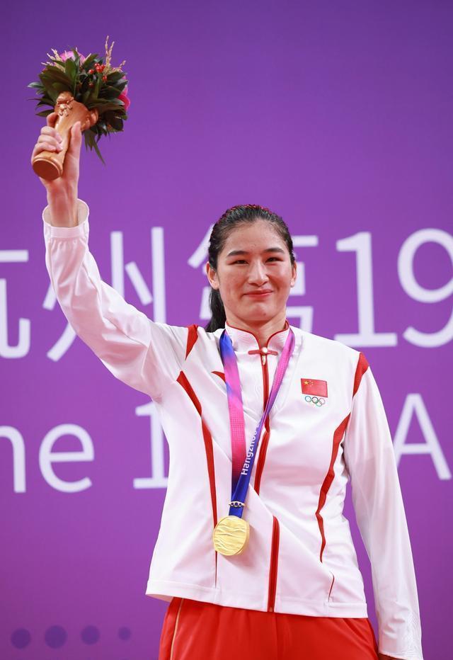 中国运动员凭借毅力登顶领奖台 中国运动员凭借毅力登顶领奖台