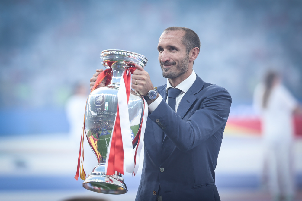 西班牙名宿退役,球坛传承珍重的简单介绍 西班牙名宿退役,球坛传承珍重的简单介绍