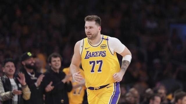 灰熊横扫热火,东契奇惊艳四座 灰熊横扫热火,东契奇惊艳四座