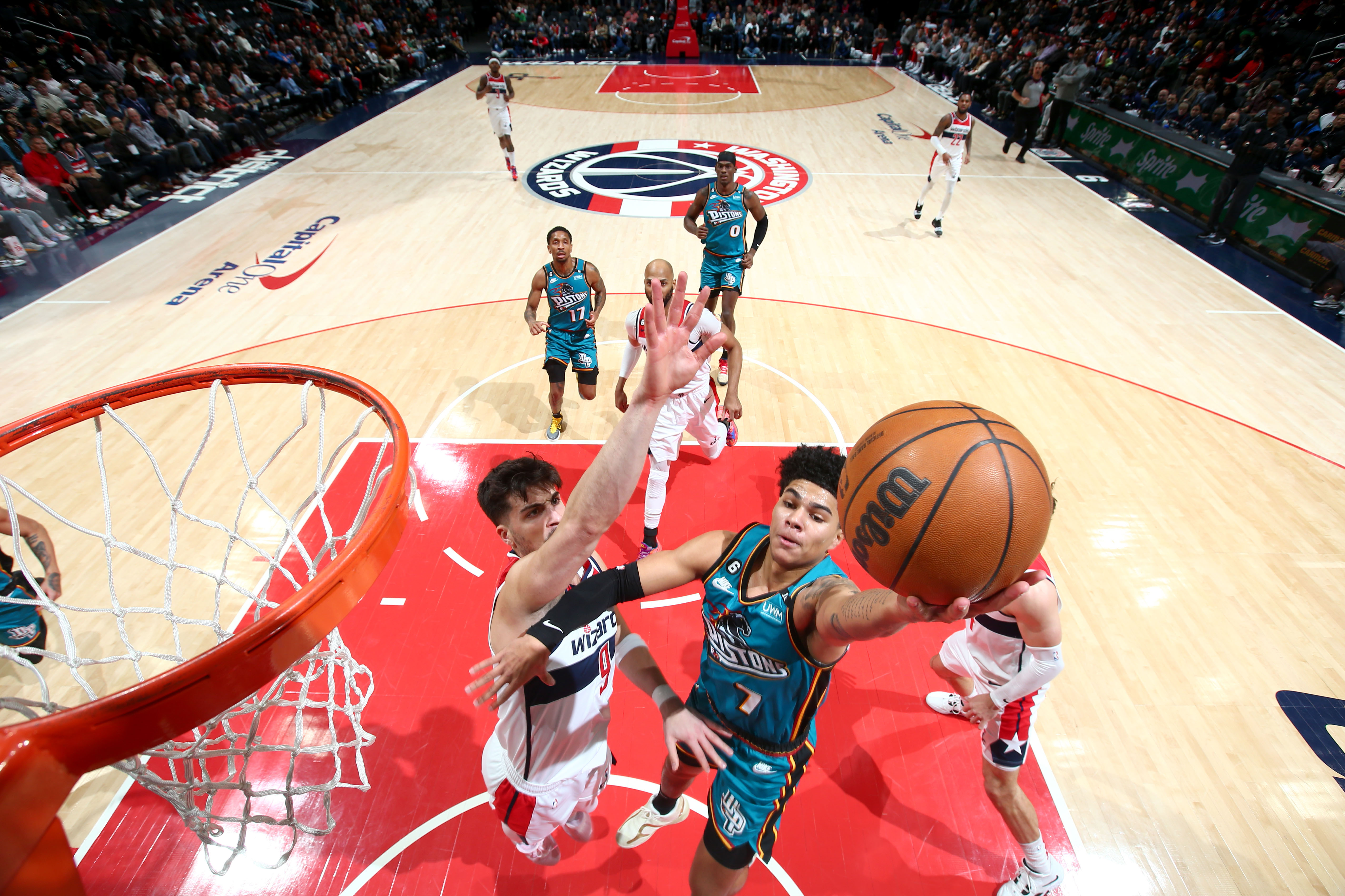 魔术完胜上海队,保罗状态火热 魔术完胜上海队,保罗状态火热