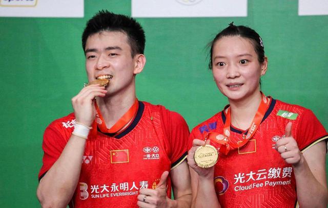 印尼队鏖战法国队,黄鸭组合状态火热 印尼队鏖战法国队,黄鸭组合状态火热