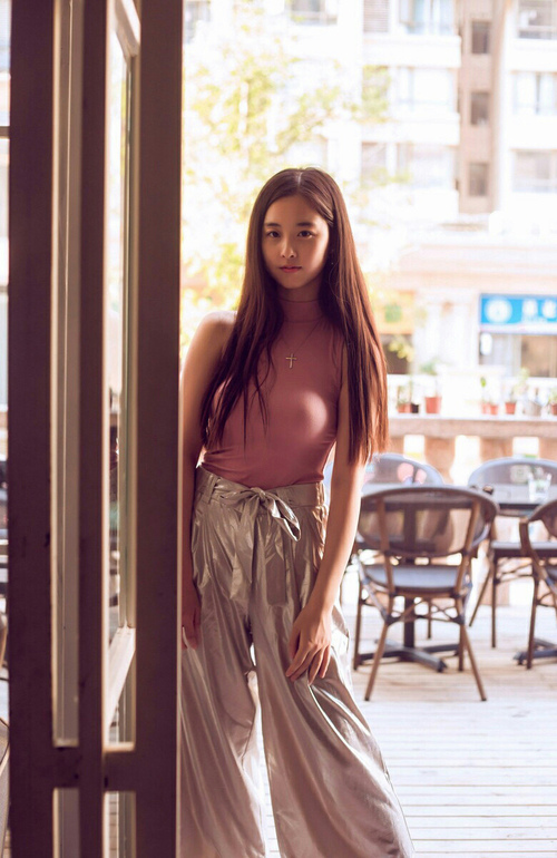 赛场上的主宰者，灰熊以铁血防守击溃猛龙，布伦森在F1年度争冠中以速度接管比赛