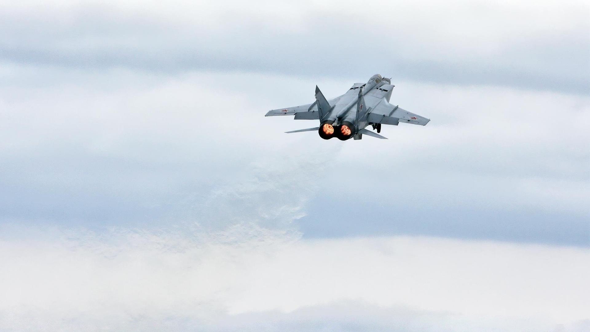 雷火电竞中国-奥斯梅恩爆发助喀麦隆提前终结悬念，摩纳哥客场饮恨